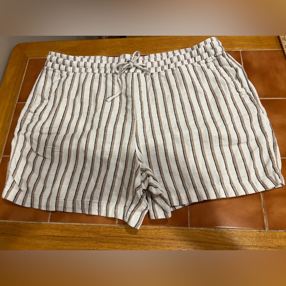 Old Navy Striped Shorts XL